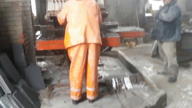 Распиловка песчаника. Изготовление плитки из песчаника смотреть онлайн