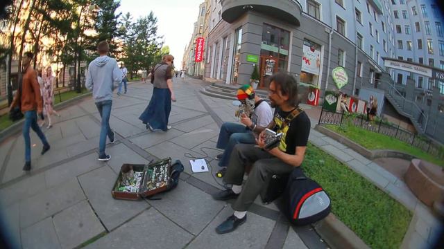 Дуэт "Я знаю три аккорда" "Autumn Leaves".Стрит. Васильевский Остров. 13.07.2018 смотреть онлайн