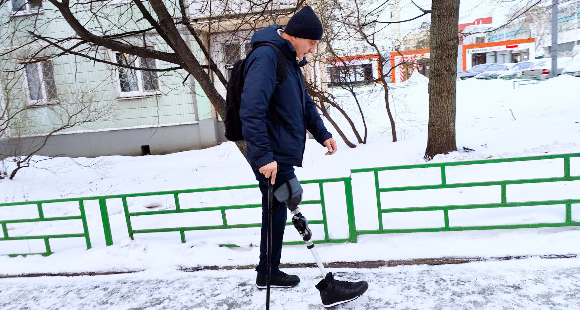 Ходьба на протезах ног в зимний период смотреть онлайн