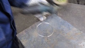 Как вырезать круглое отверстие болгаркой в металле!? Быстро, просто и точно. DIY