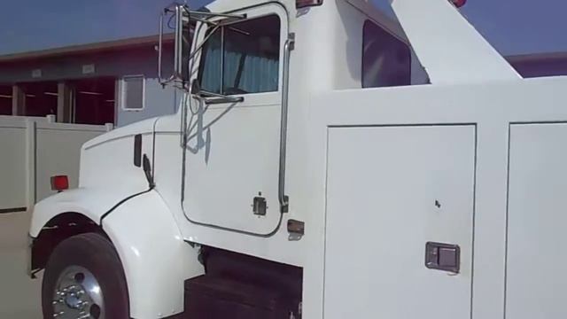 1997 Peterbilt 330 with Century 4024 смотреть онлайн