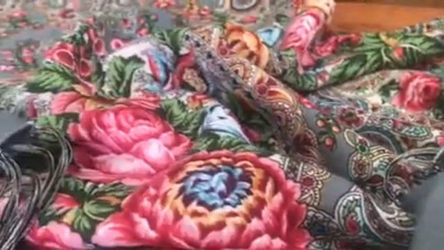 Серый павлопосадский платок Испанский смотреть онлайн