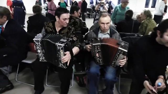 Парк Кузьминки танцы и песни под гармонь 23.02.20 смотреть онлайн