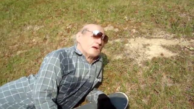 Grandpa gets beat down смотреть онлайн