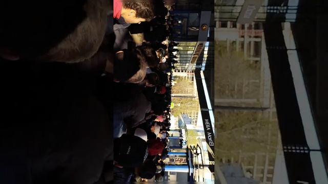 Верующие уже собрались у Московской Соборной мечети.Вторжественномнамазепримутучастие больше100тыся