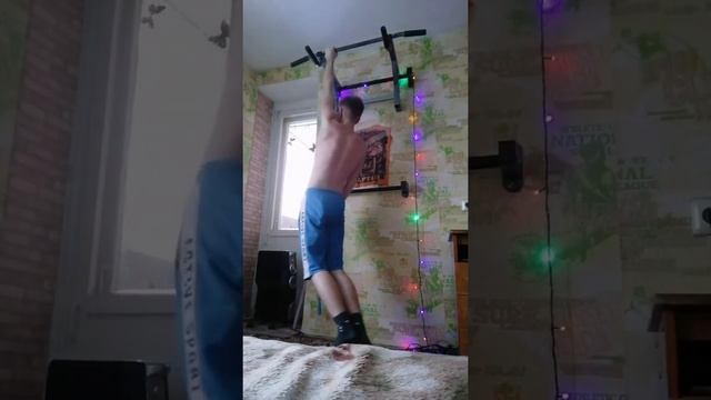 Workout. Подтягивания на одной руке. ? смотреть онлайн