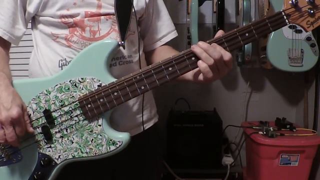 Squier Mustang Bass Guitar Classic Vibe Pickups--D'Addario Nylon Tape Wound--Phil Jones Bass PE5 смотреть онлайн