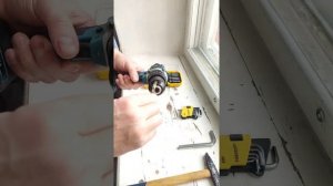 Как открутить патрон шуруповерта?!??