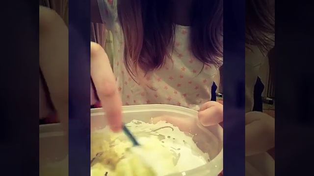 Как можно сделать лизун своими руками! Из клея ПВА и НАТРИЯ ТЕТРАБОРАТА! смотреть онлайн