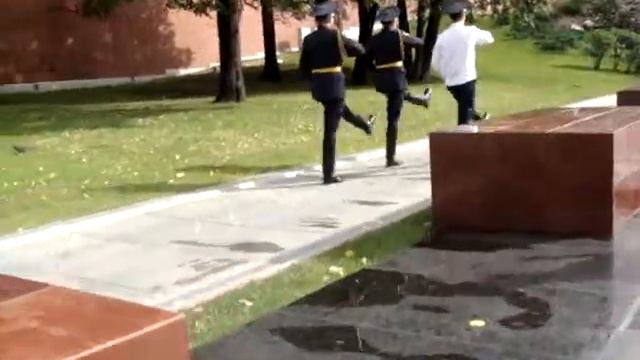 Смена караула у вечного огня на Красной площади смотреть онлайн