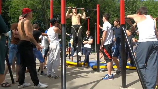 Соревнования по подтягиванию в Советске смотреть онлайн