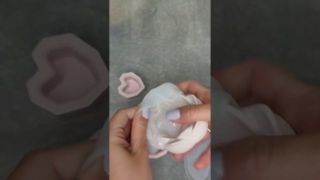 Демолдинг изделий из акрилового гипса #подсвечники #подсвечникизгипса @фрипласт #freeplast #candle смотреть онлайн