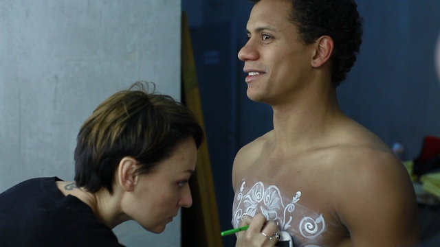 BACKSTAGE  Crude Furie