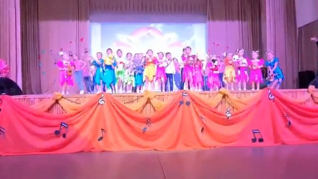 "Взрослые и дети-неразлучные друзья" песня смотреть онлайн