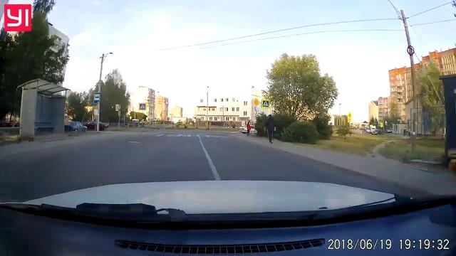 Вылетел откуда его не ждали... Как не стоит себя вести на дороге смотреть онлайн