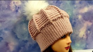 Зимняя шапочка рельефными столбиками крючком.  Теплая шапочка для начинающих. (720p).mp4