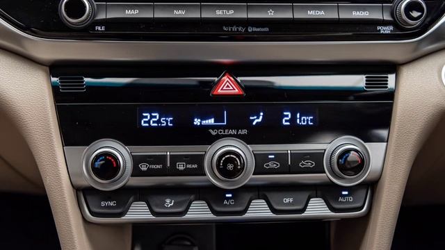 New Hyundai Elantra VS Honda Civic Oriel 2021 comparison Pakistan. смотреть онлайн