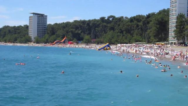 Пляж Пицунды. Июль 2016 года смотреть онлайн
