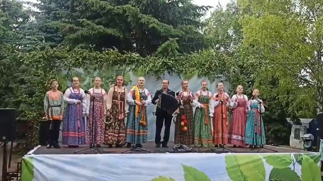 Ансамбль "Наигрыш" выступил на празднике "Святится Троицей душа" смотреть онлайн