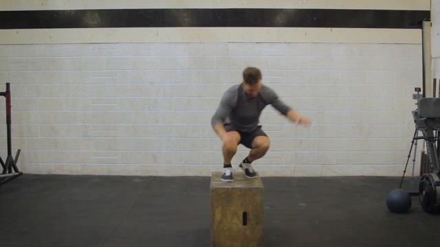 Movement Standards - Box Jump Over смотреть онлайн