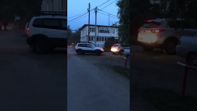 Коммунальные раскопки в Лаишевке смотреть онлайн