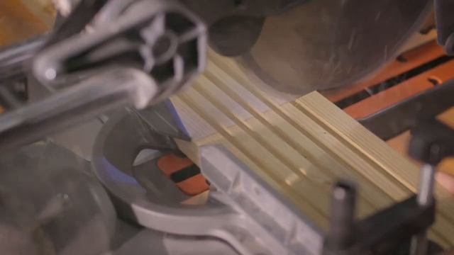 Торцовочные пилы с протяжкой  BES710 от BLACK+DECKER
