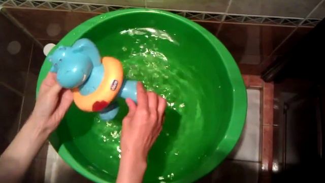 Игрушка для ванны "Бегемотик" Chicco смотреть онлайн