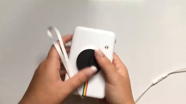 ASMR tapping sounds Polaroid Snap смотреть онлайн