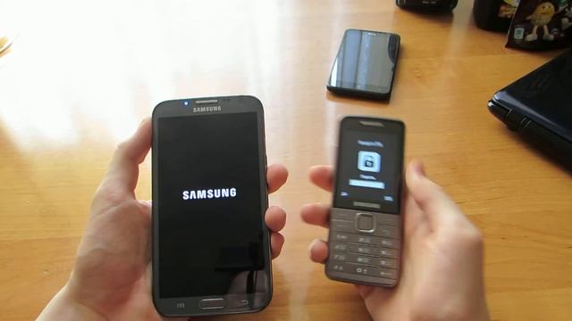 Samsung Galaxy Note 2 vs Samsung S5610-Which is faster смотреть онлайн
