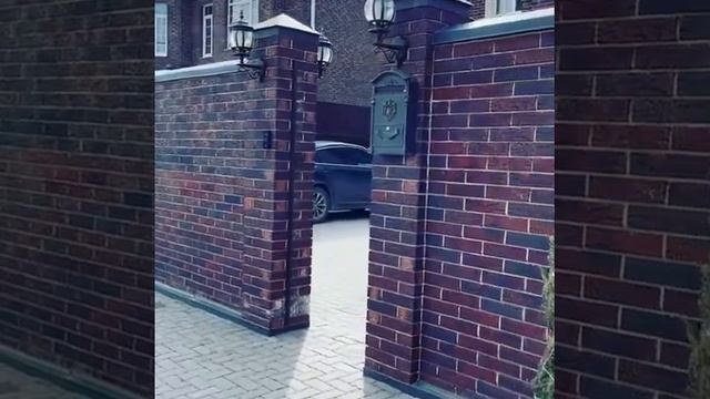 Кирпичный забор
