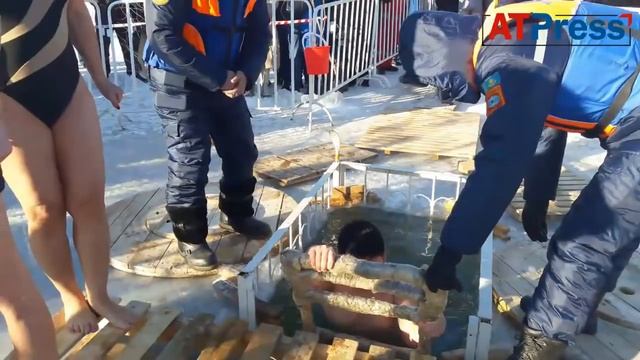 Праздник Крещения Господня в Атырау, Казахстан (19 января 2017 год) смотреть онлайн