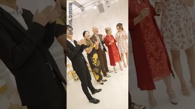 他是神醫家最小的師弟，但確實千年來天賦最高之人，距離羽化飛升就差最後一步，可要保證自己的童貞之身，師姐們都開始誘惑我了！