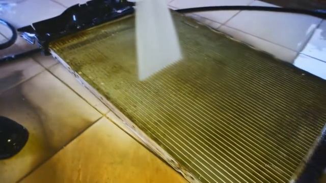 Подробный процесс демонтажа и мойки радиаторов на Вольво хс60 смотреть онлайн