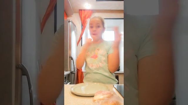 Влог 24. Пришла со школы, кушаю макарошки. Что было утром?