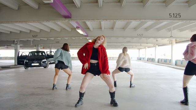 BLOCKBUSTER - 2NE1 I AM THE BEST - Dance Cover смотреть онлайн