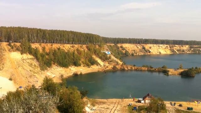 MI-8 and Kamov-32A Сбор воды для тушения пожара. смотреть онлайн