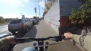Зубастая покрышка вперёд и слик на зад Specialized Status