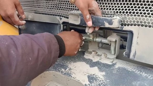 Loader .. operator kaise Dekha rekh kar ta hai or USE. KESE.CHALAT HAI