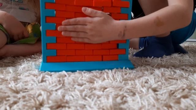 Играем в игру "Кошка на стене" смотреть онлайн