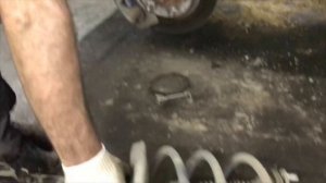 Замена передних амортизаторов Митсубиси Аутлендер.