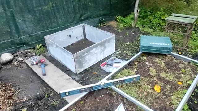 07.10.22.Дача.. новая грядка для Ежевики.. пересадка на солнечное место? смотреть онлайн