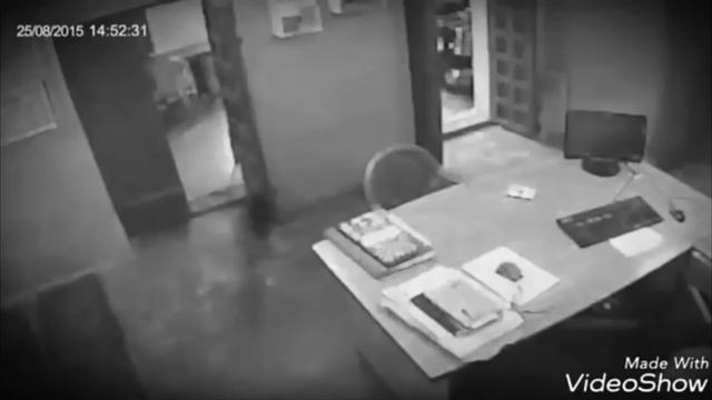 ПРИЗРАК В НОЧНОМ ОФИСЕ! Слабонервным не смотреть! смотреть онлайн