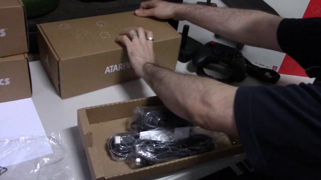 Atari VCS 800 Black Walnut Console All-in-One Bundle Unboxing смотреть онлайн