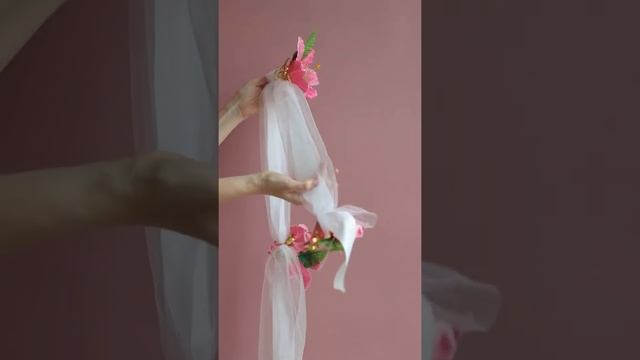 ЛА-0118 Розовая лента на свадебный лимузин из воздушного фатина с бантом, сиреневыми цветами смотреть онлайн