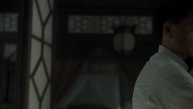 【美丽的天门口】13 二十世纪初年，鄂东大别山区天堂山下的天门口镇，生活着两大家族——雪家和杭家。雪家尚文，杭家崇武，镇上的人敬畏和依赖着雪家和杭家，过着和平的日子。 смотреть онлайн