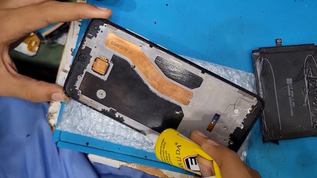 Замена экрана Repair Your Destroyed Xiaomi Redmi Note 8 Pro Phone with an LCD Combo Replacement смотреть онлайн