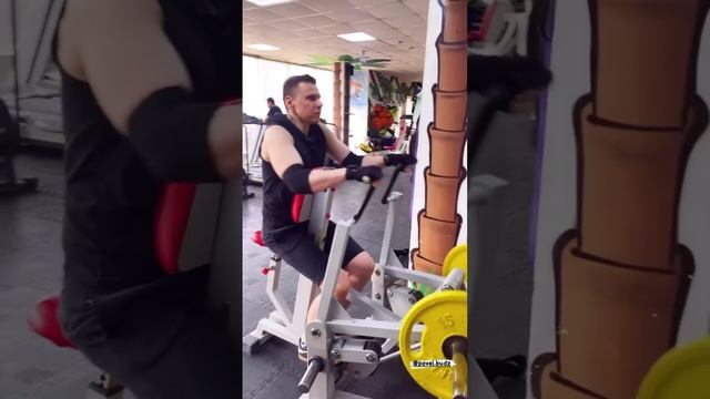 УПРАЖНЕНИЕ ДЛЯ МЫШЦ СПИНЫ КАК ДЕЛАТЬ! спорт фитнесклуб мотивацияспорт зожспорт планка зожник