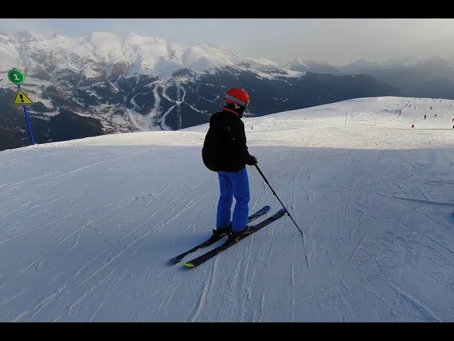 На фрирайдных лыжах по жесткому искусственному снегу Архыза смотреть онлайн