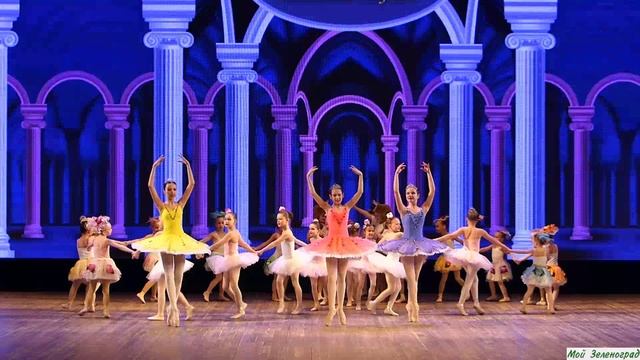 Дворец сладостей (из балета П. Чайковского «Щелкунчик»). Постановка Г. Епанчинцевой