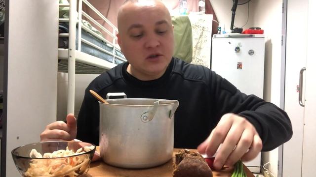 Прямо из кастрюли борща с салом МУКБАНГ MUKBANG